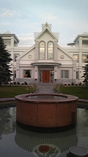 �`���y��