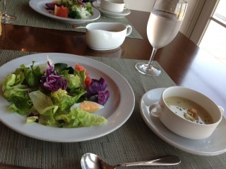 �W���E�n�i�[���Ń����`��